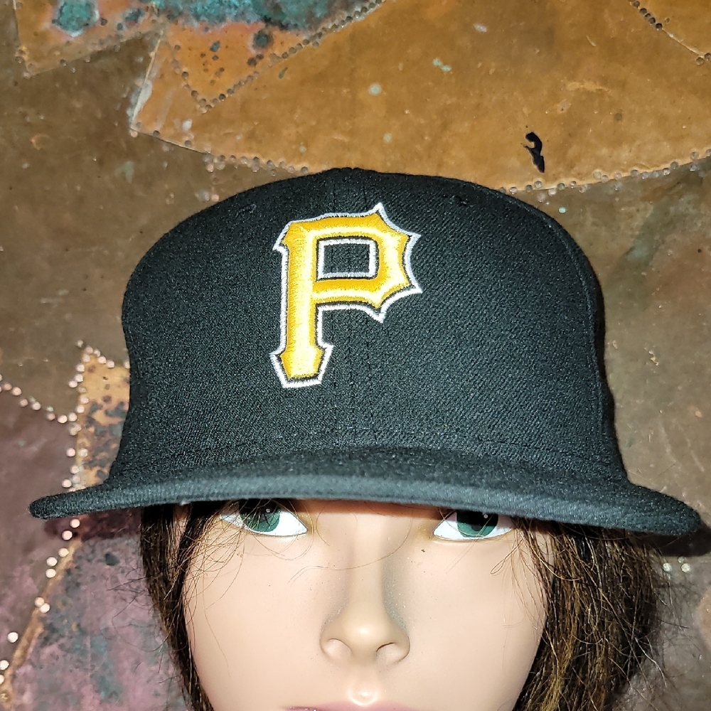 Made In USA. New Era. Pittsburgh Pirates Black MLB Fitted Cap. Size 7
